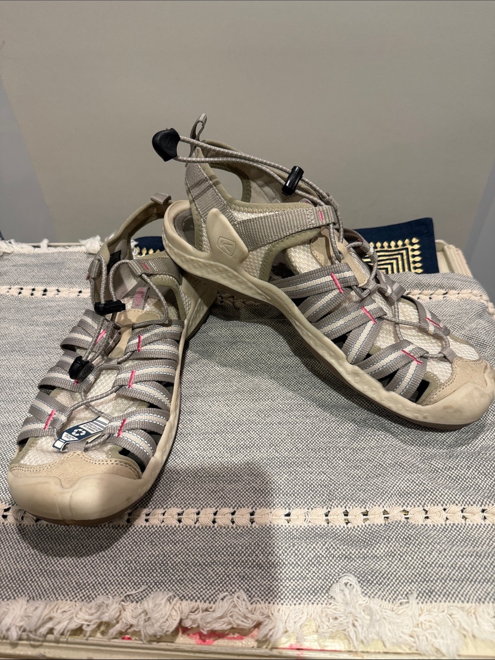 WOMENS keen hikers sandle size 10